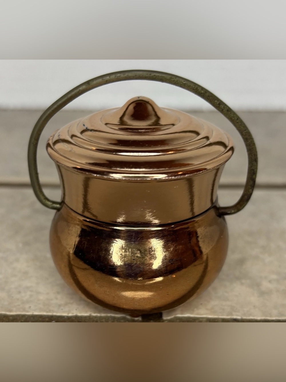 Vintage Avon Hearthside cream sachet miniature copper pot cauldron (empty)